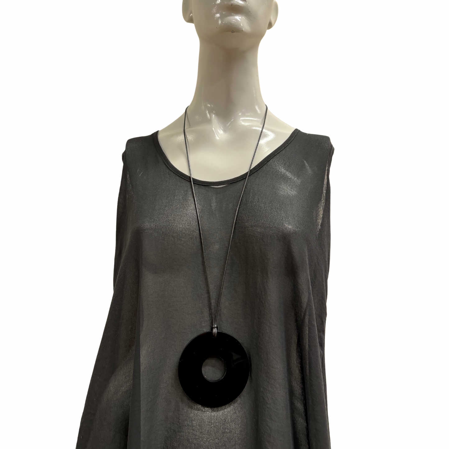Z39 BLACK CIRCLE CUT OUT NECKLACE