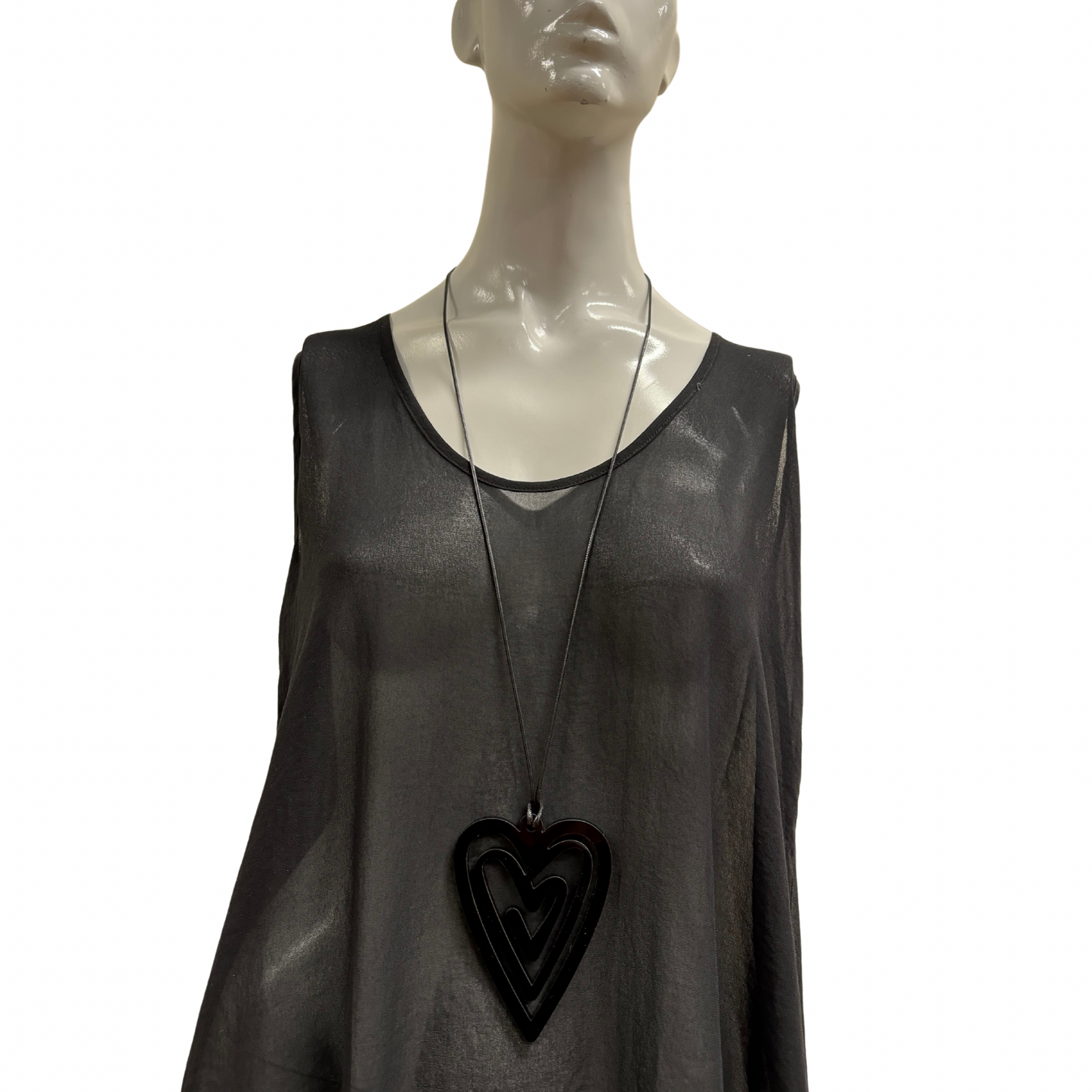 Z39 BLACK HEART NECKLACE