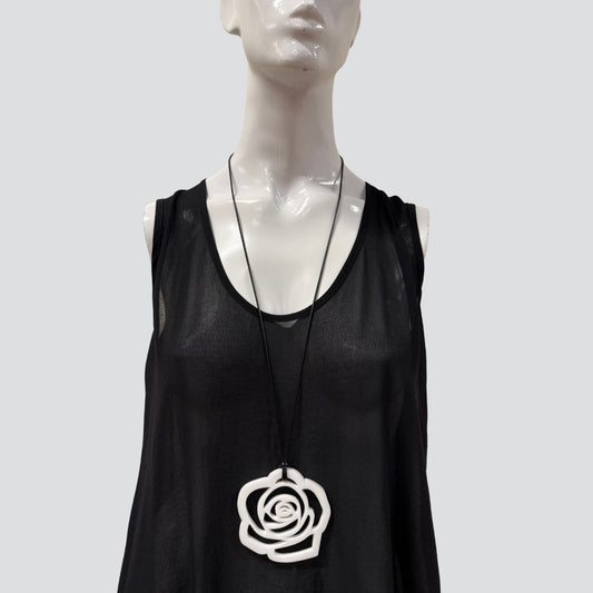 Z WHITE FLOWER NECKLACE