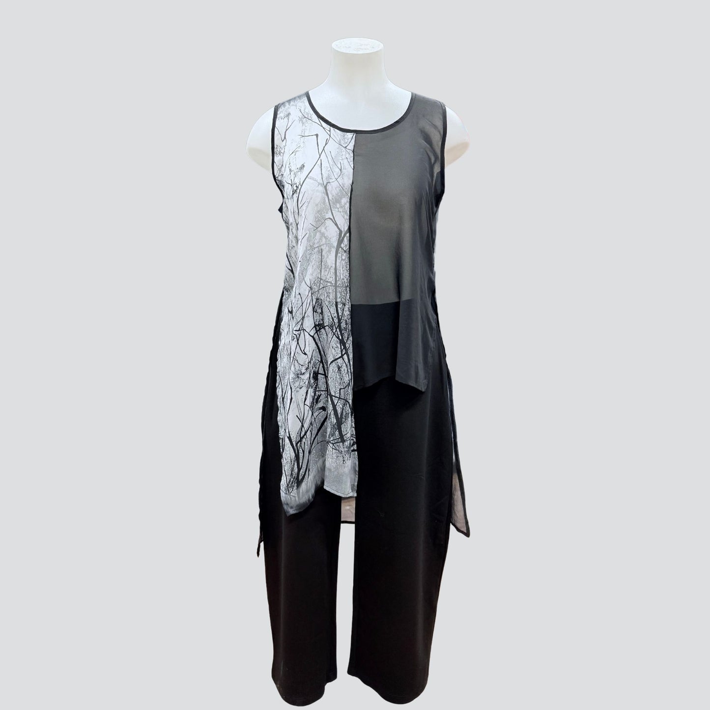 A STEP UP TUNIC BLACK + PRINT