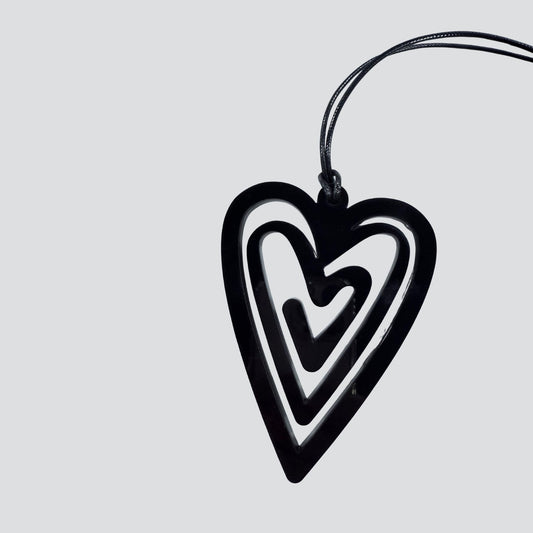 Z39 BLACK HEART NECKLACE